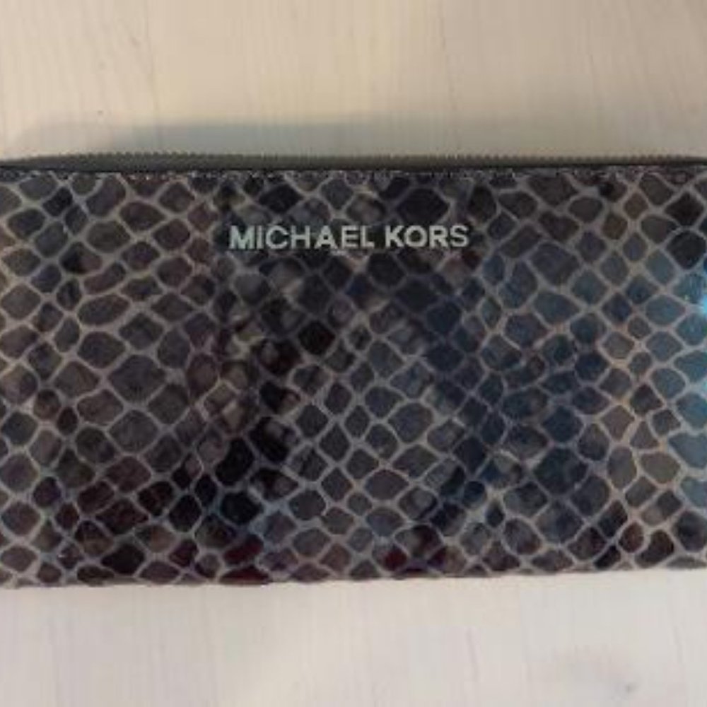 Mk Python Embossed Hamilton Handbag W/ Wallet - image 4